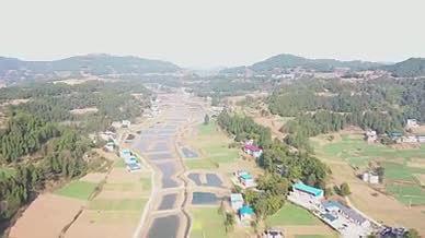 无人机航拍山区农村风景视频的预览图